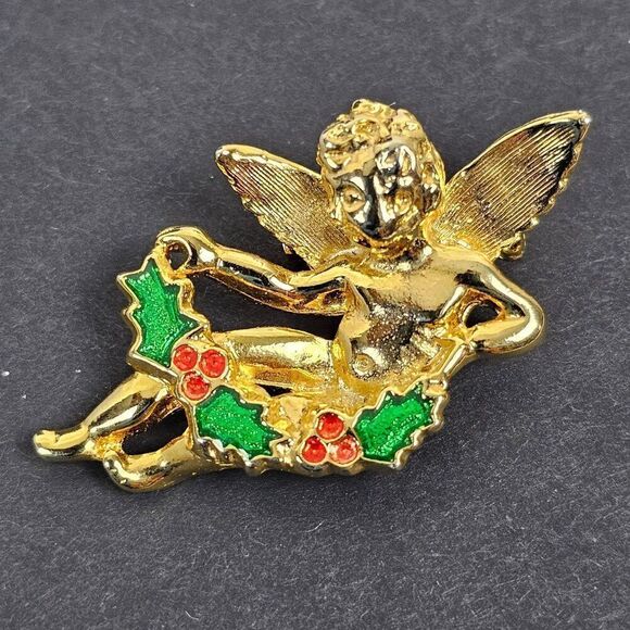Vintage Gold Tone Angel Cherub Christmas Holly Berry Red Green Enamel Brooch Pin - Picture 1 of 9